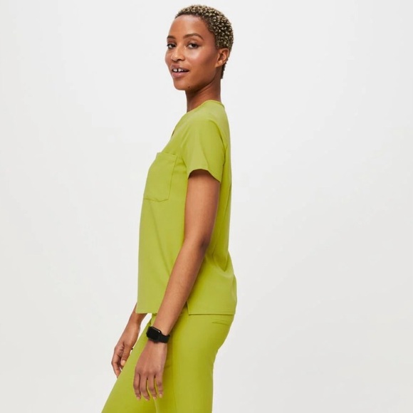 FIGS Catarina Scrub Top & Zamora Jogger Pants Set – Limeade - Picture 6 of 10